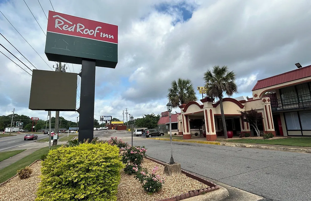 Hometowne Studios By Red Roof Montgomery - Midtown-1