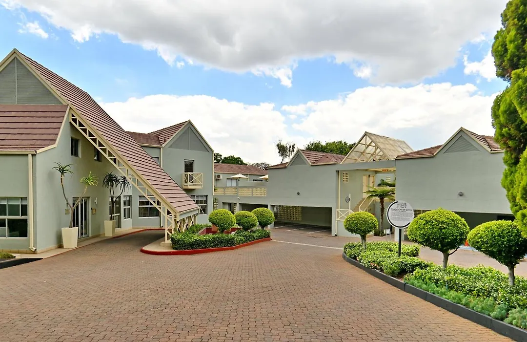 Courtyard Hotel Sandton-1