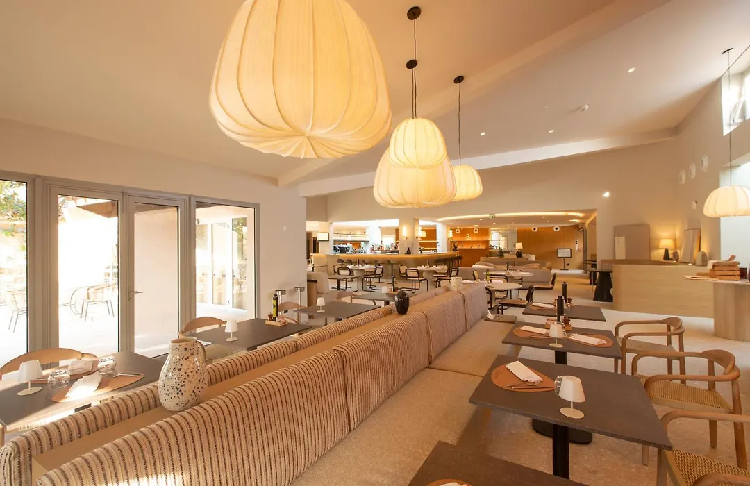Golden Tulip Avignon Le Paradou-1