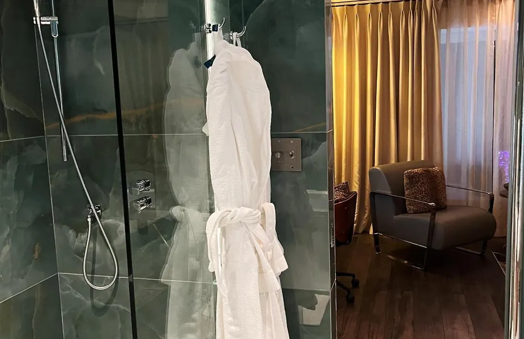 Hotel Kutuma-1