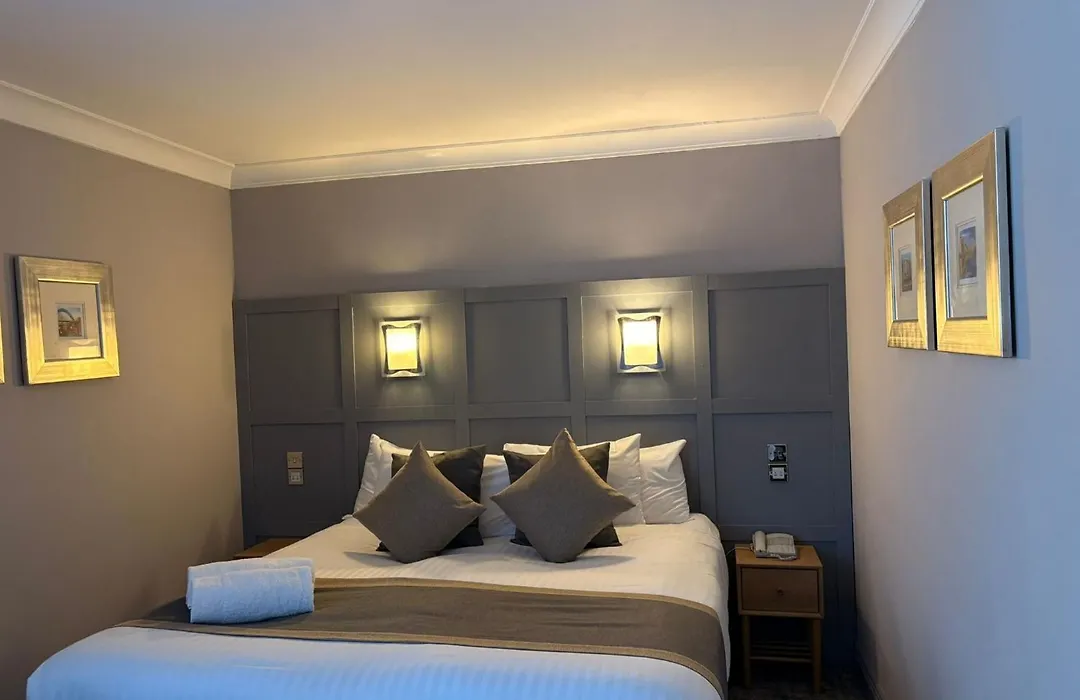 Caledonian Hotel-1