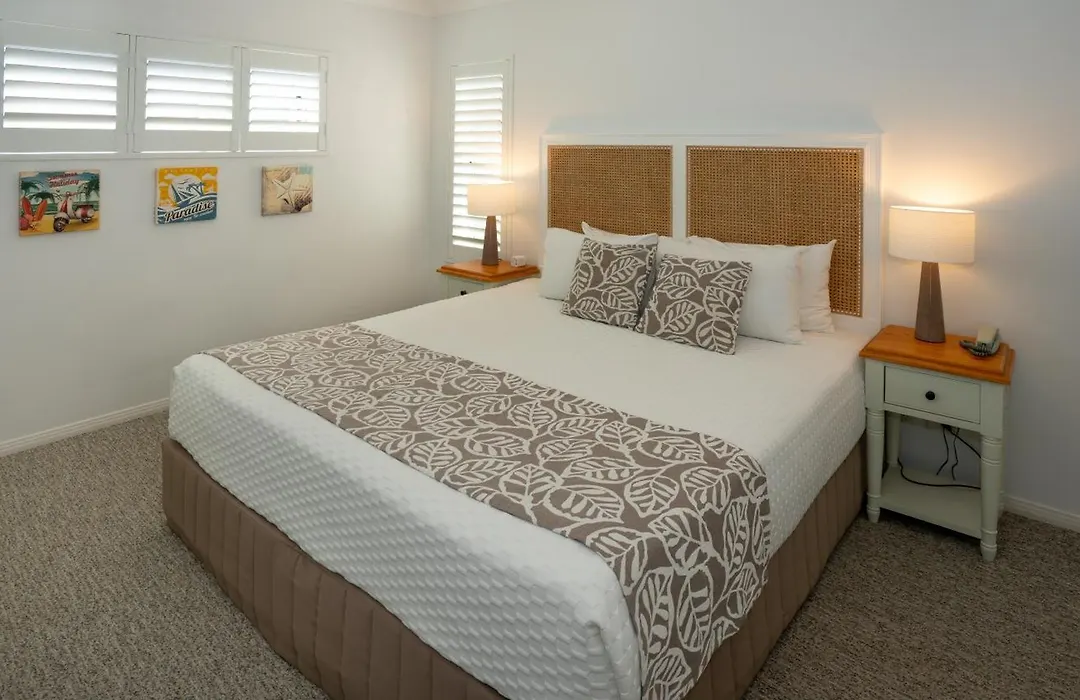 Waters Edge Apartment Cairns-1