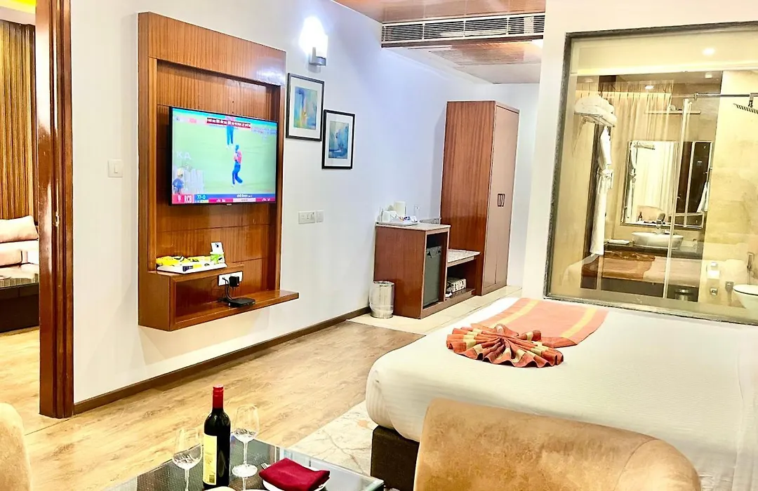 Jk Clarks Exotica - Centrally Located With Stunning Valley View-1