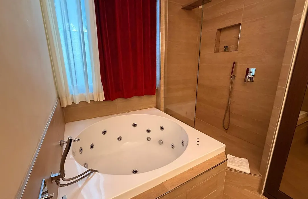 Arena Luxury Suite-1