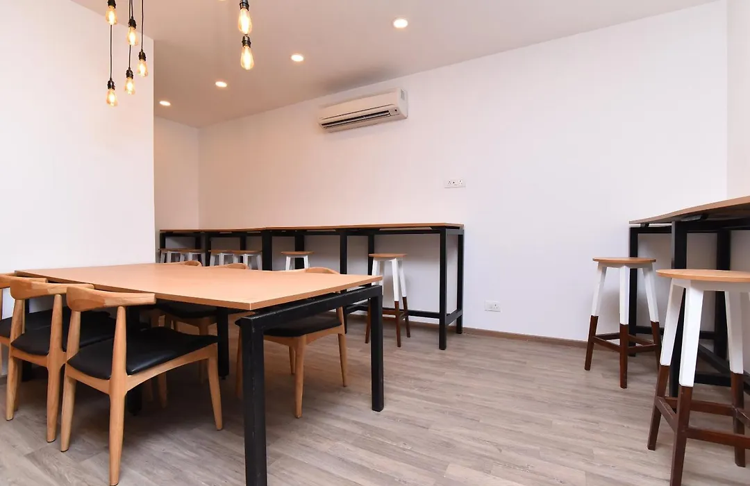 Townhouse Rudra Inn Near Chhatarpur Metro Station-1