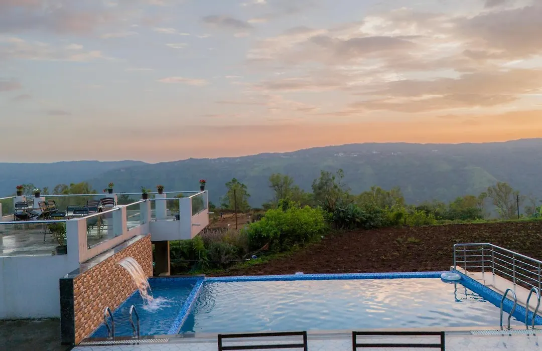Strawberry King Resort-1