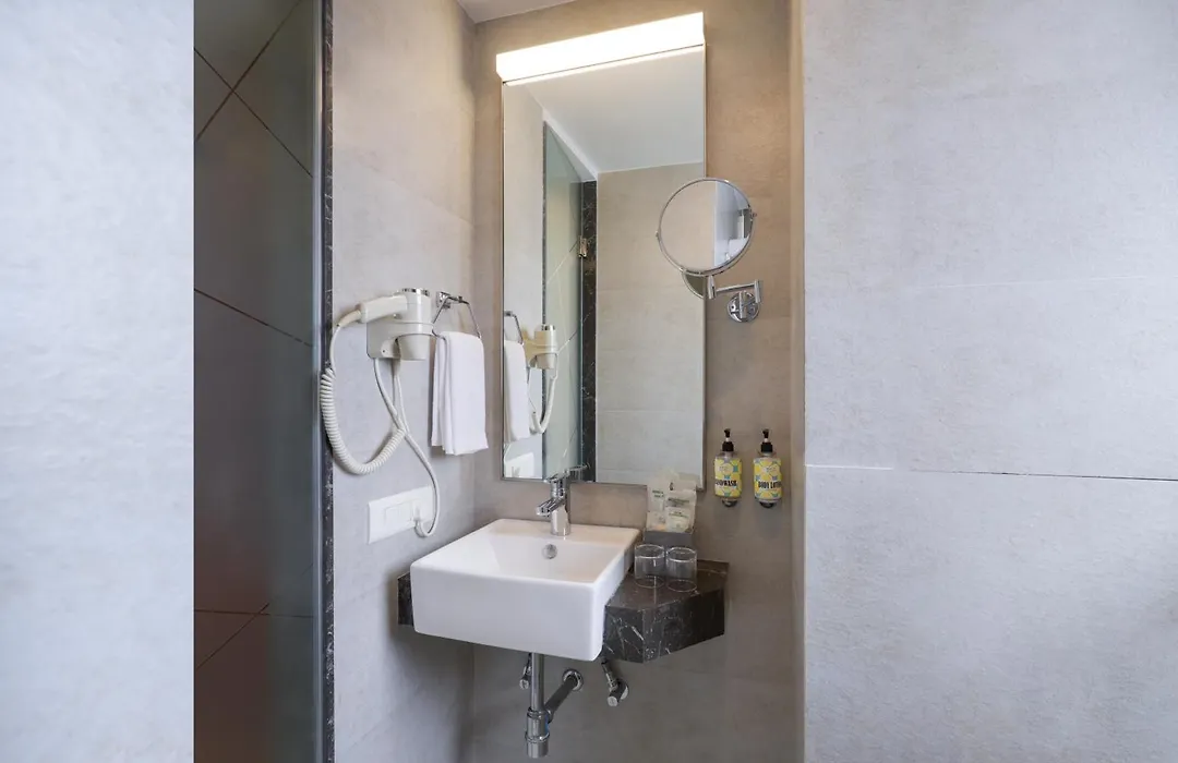 Lemon Tree Hotel, Kalina Bkc, Mumbai-1