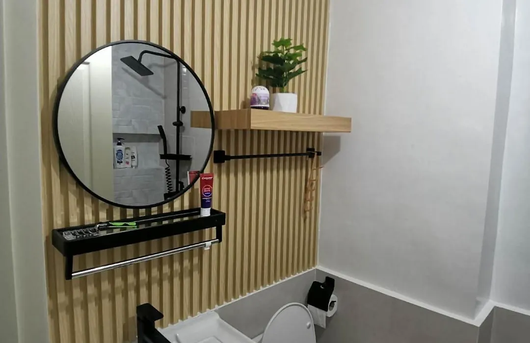 Grand Residences Newly Renovated Studio Unit - Walking Distance To It Park-1