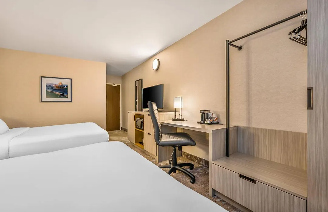 Comfort Inn Ancienne-Lorette - Quebec Airport-1