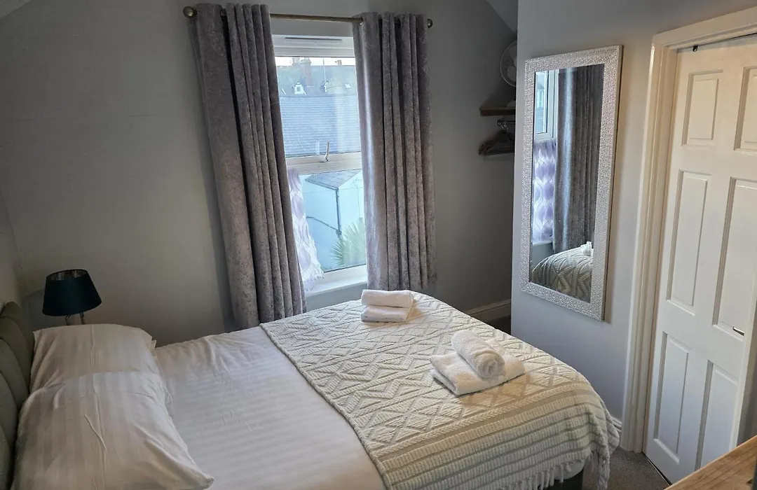 Glascoed Guest House-1