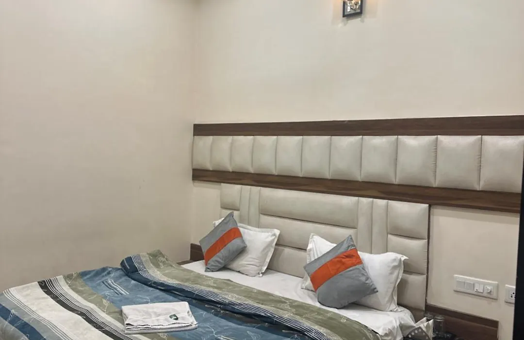 Hotel Crown Inn-1