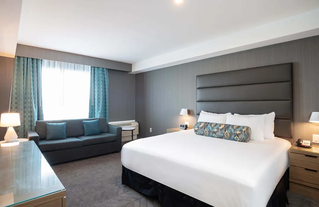 Sandman Signature Ottawa Airport Hotel-1