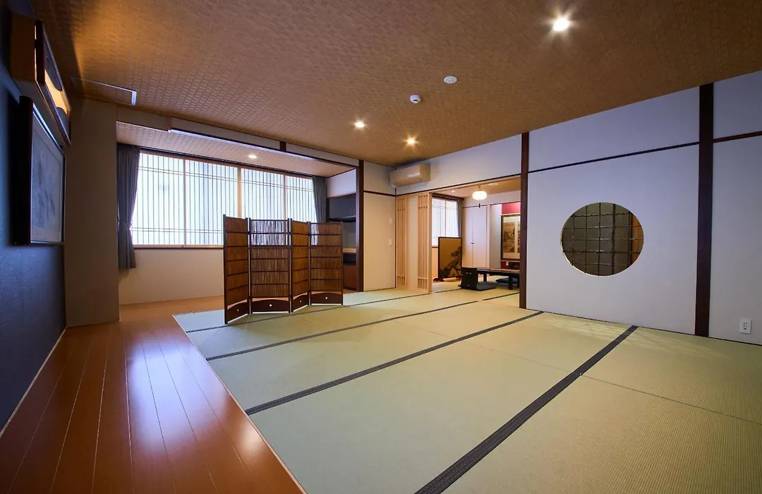Gion Shinmonso-1