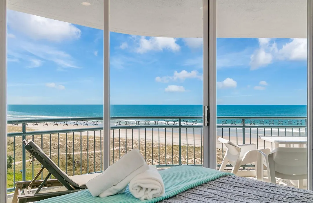 Oceanside Resort - Absolute Beachfront Apartments-1