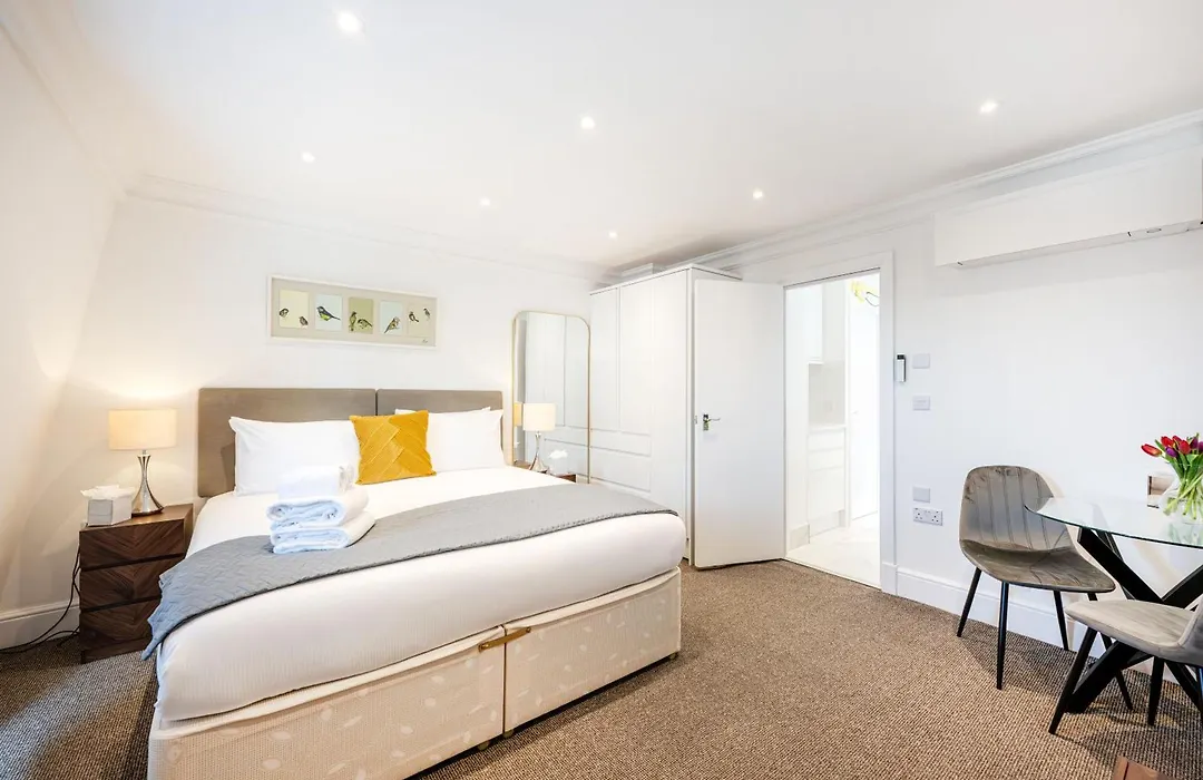 Queensgate Court Apartments-1