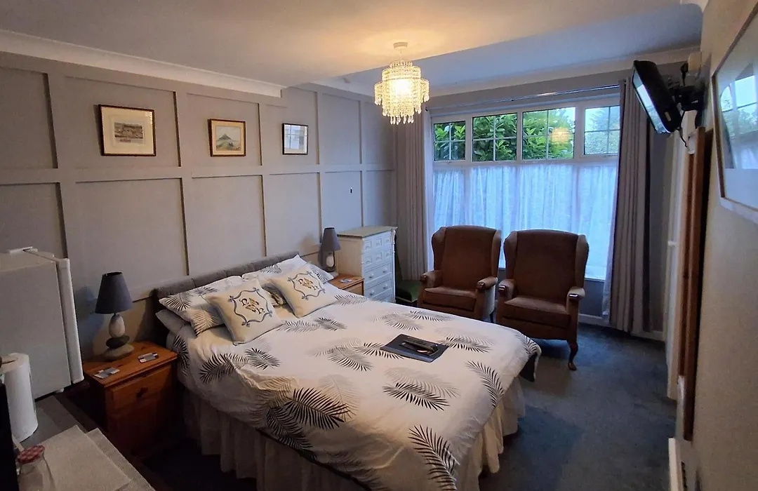 Newton House-1