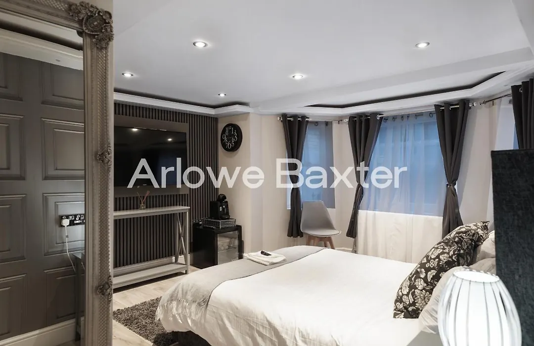 Hackney Suites - En-Suite Rooms & Amenities-1
