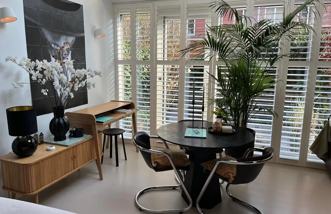 B&B Urban Oasis With Free Parking-1
