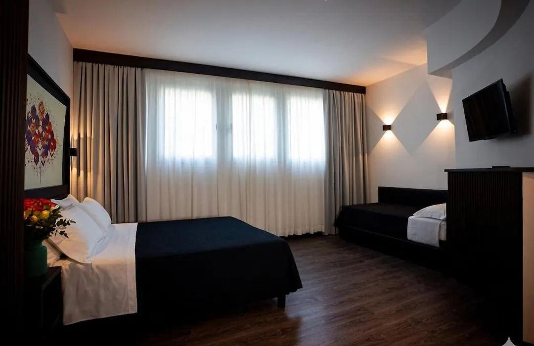Twentyone Hotel-1
