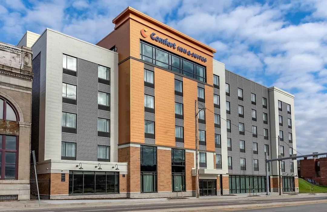 Comfort Inn & Suites Pittsburgh-Northshore-1