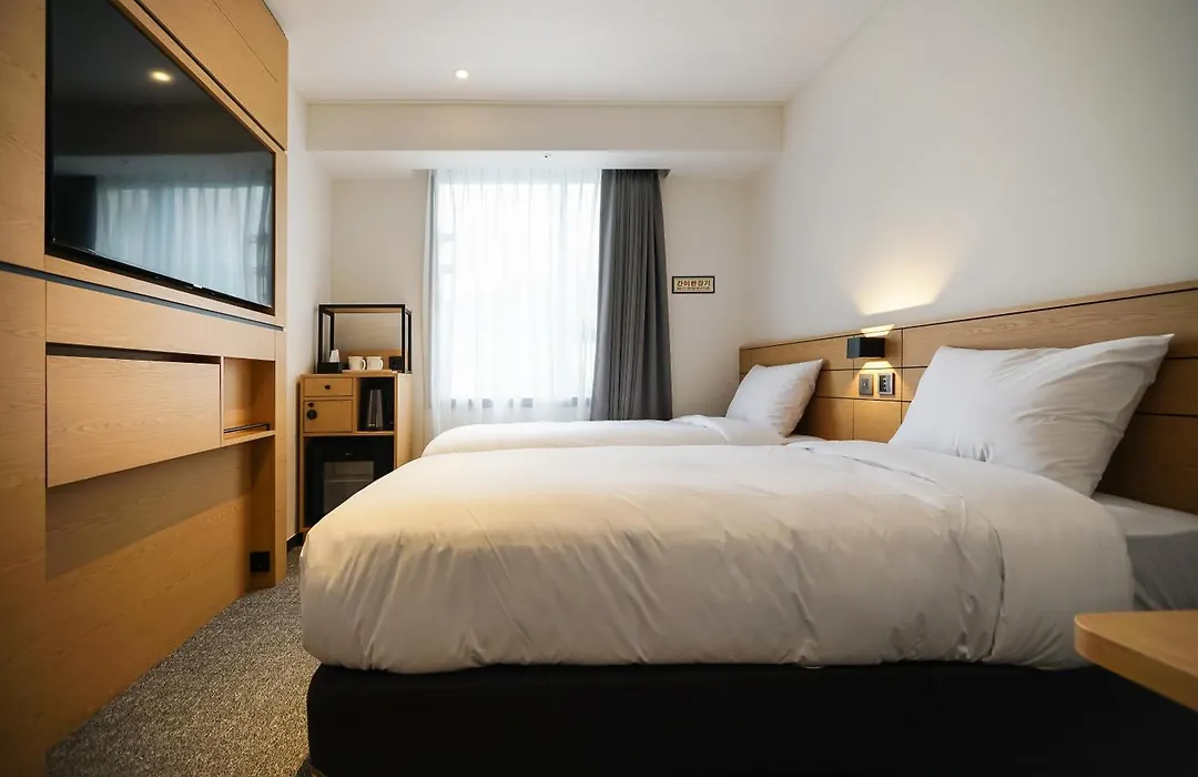 Henn Na Hotel Seoul Myeongdong-1