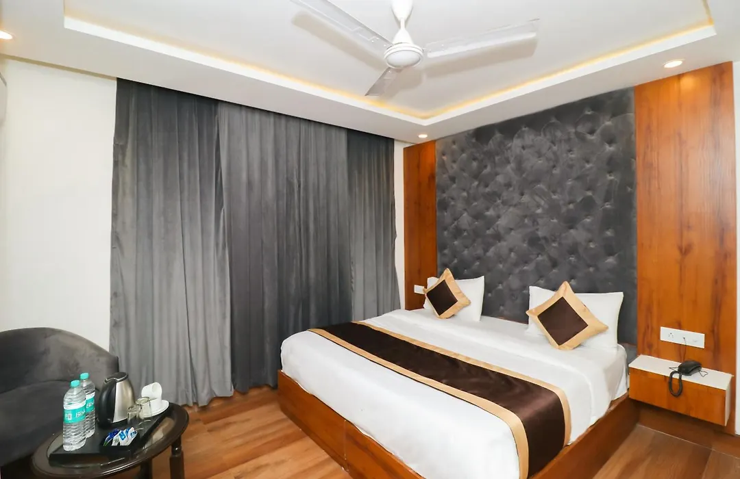 Hotel White & Blue Delhi Airport-1