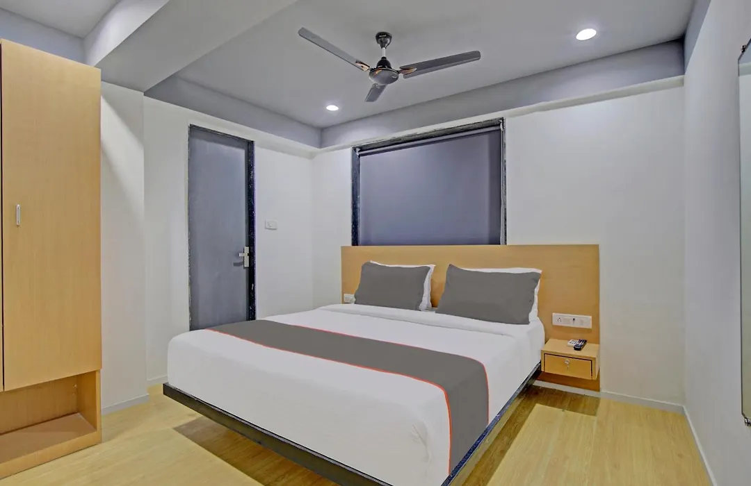 Collection O De'Pearl Hotel-1