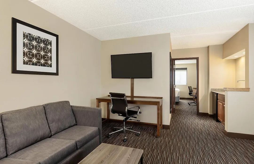 Royle Hotel Milwaukee Airport-1