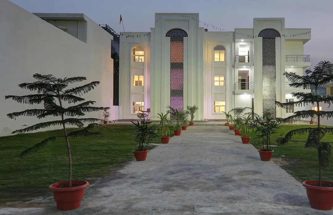 Super Collection O Yamuna Palace Near Gomti Riverfront Park-1