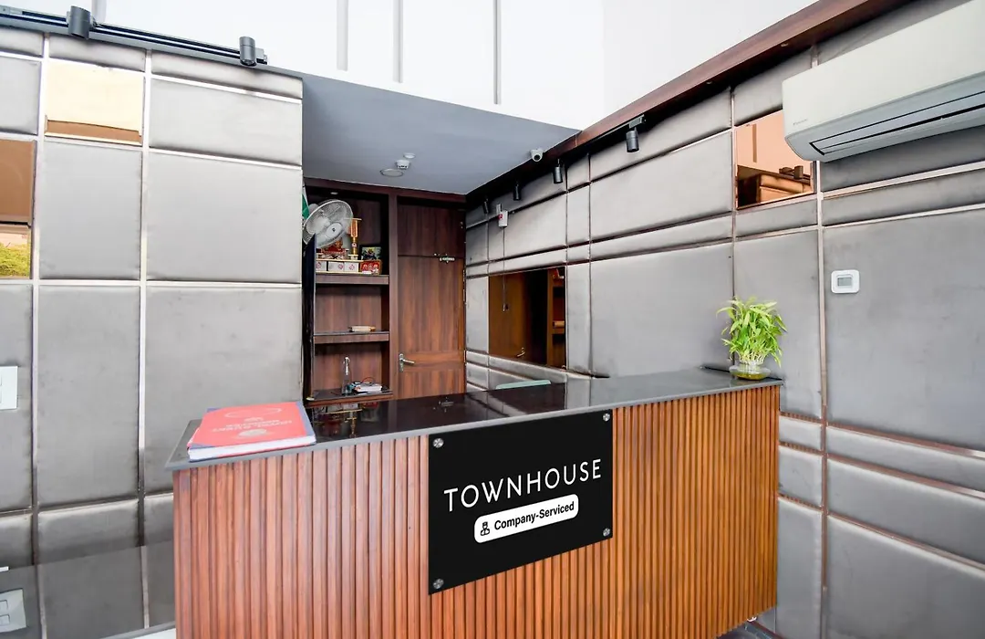 Super Oyo Townhouse Vibhuti Khand Gomti Nagar Formerly Pratham Inn-1