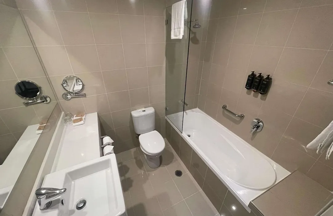 Mercure Canberra-1