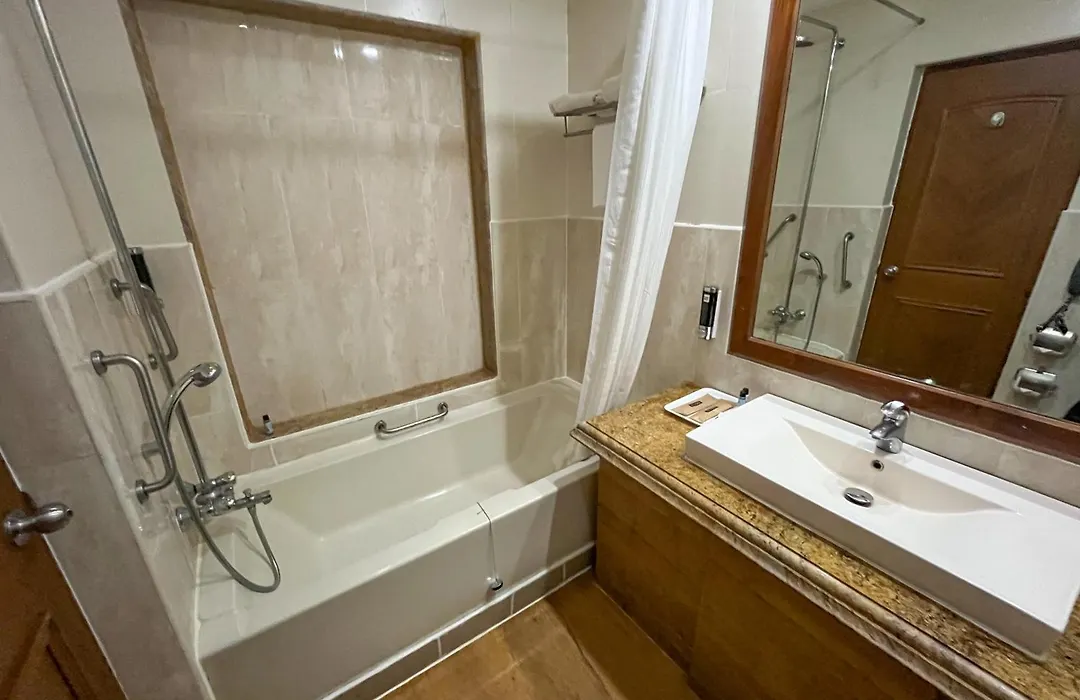 Acron Candolim Regina-1