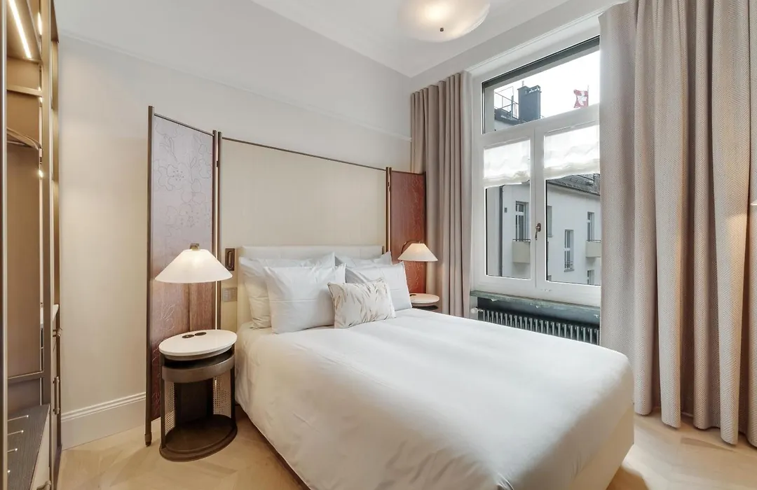 Small Luxury Hotel Ambassador Zurich-1