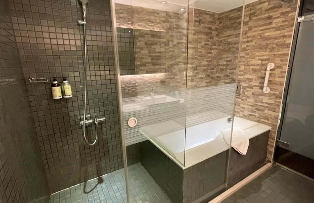 Simple + Hotel-1