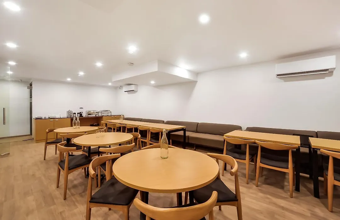 Super Townhouse 158 Near Netaji Subhash Marg Near Appu Ghar-1