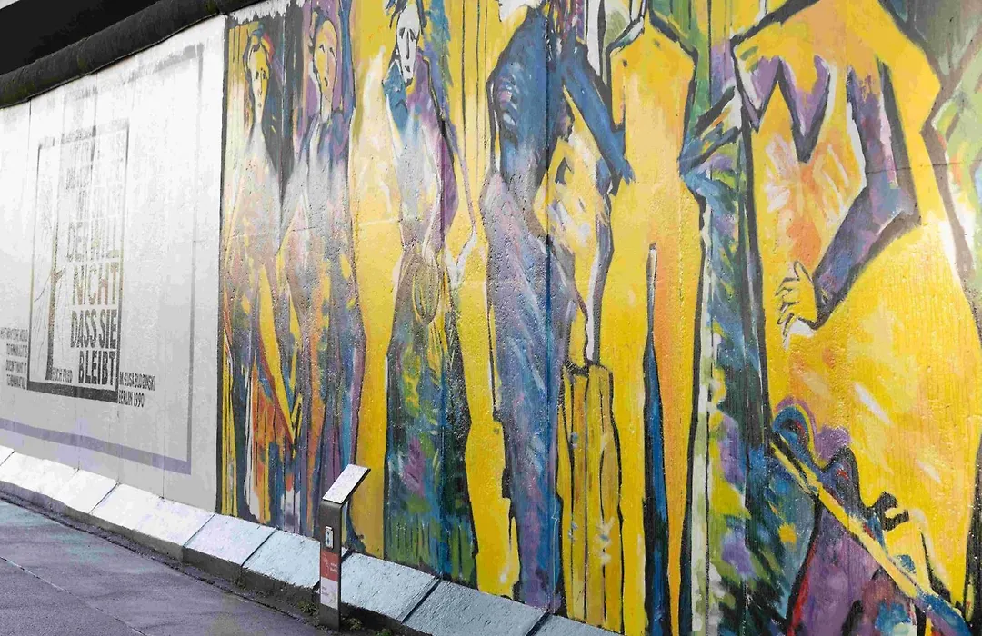 Locke At East Side Gallery-1