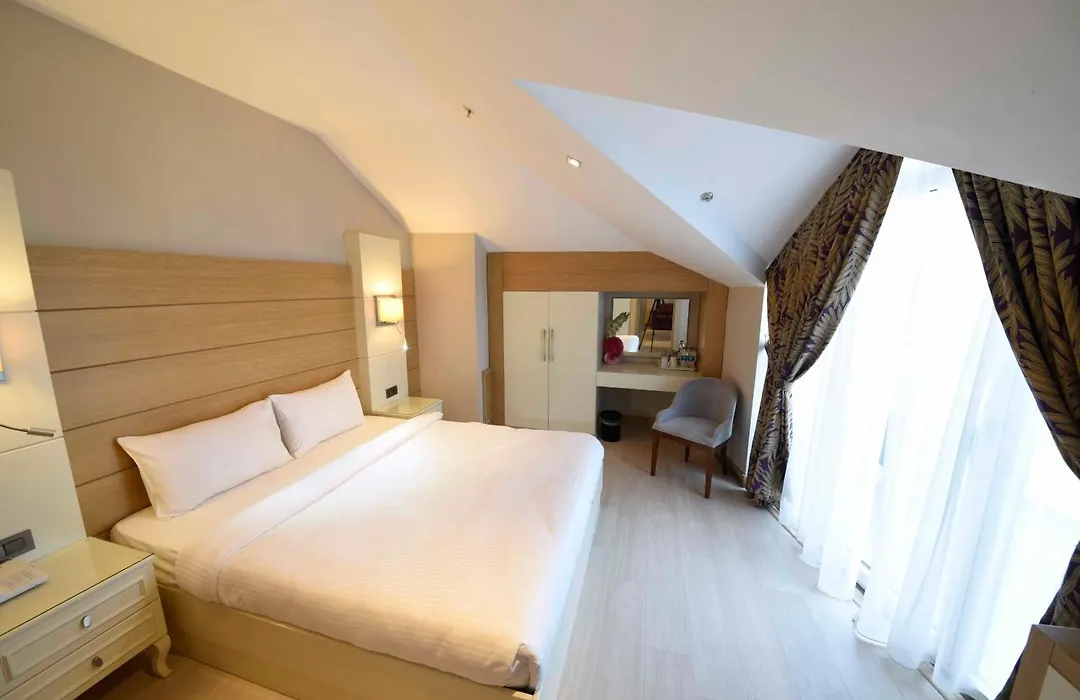 Le Mirage Hotel-1