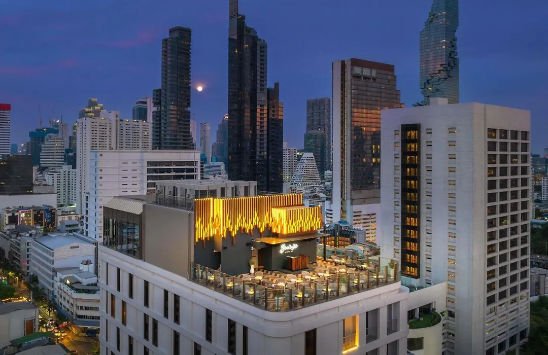 Mercure Bangkok Surawong-1