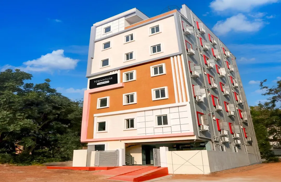 Super Townhouse Nanak Ram Guda Near Waverock Sez-1
