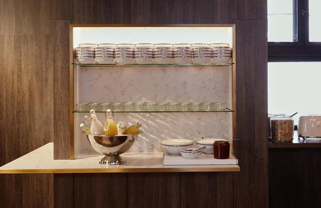Hypernym Hotel & Suites-1