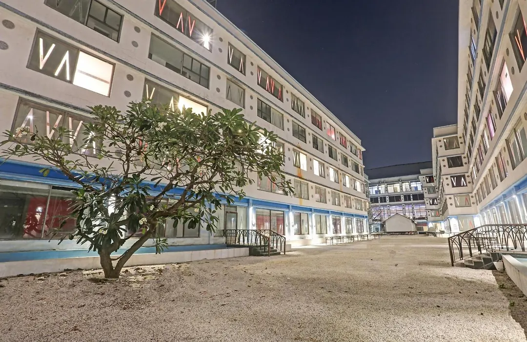 Townhouse Royal Palms Hotel-1