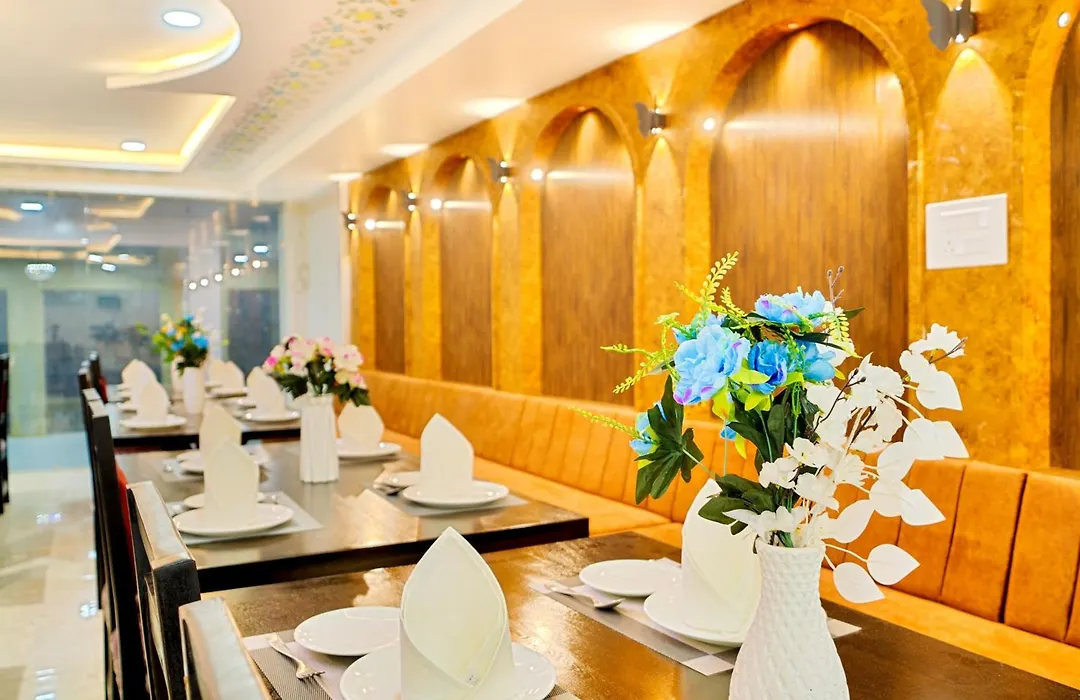 Hotel Jaisal Inn- Swimming Pool- Fort View Pure Veg Restaurant-1