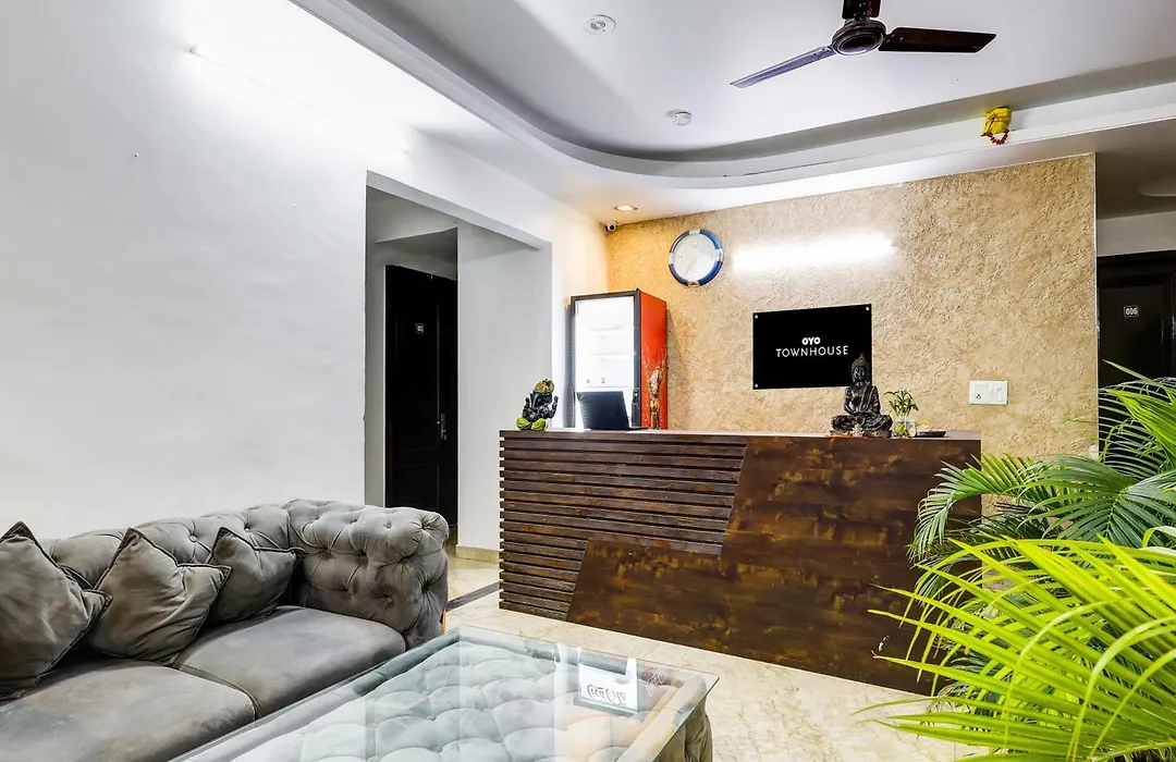 Townhouse By Oyo Mayfeild Garden Nearby Golf Course Road.-1