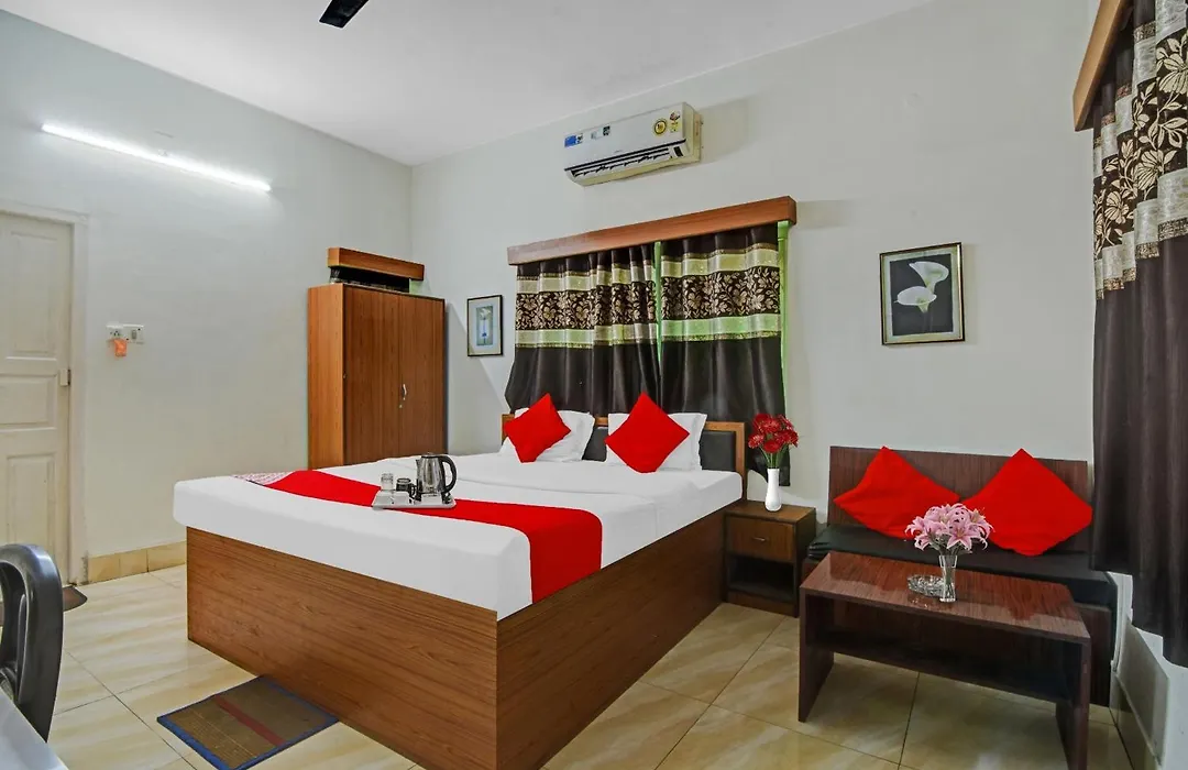 Hotel O Avi Gust House-1