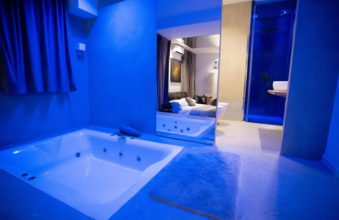 Four Luxury Suite-1