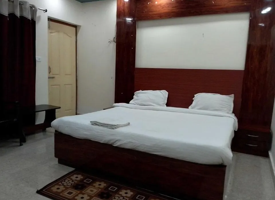 Hotel O Ganpat-1