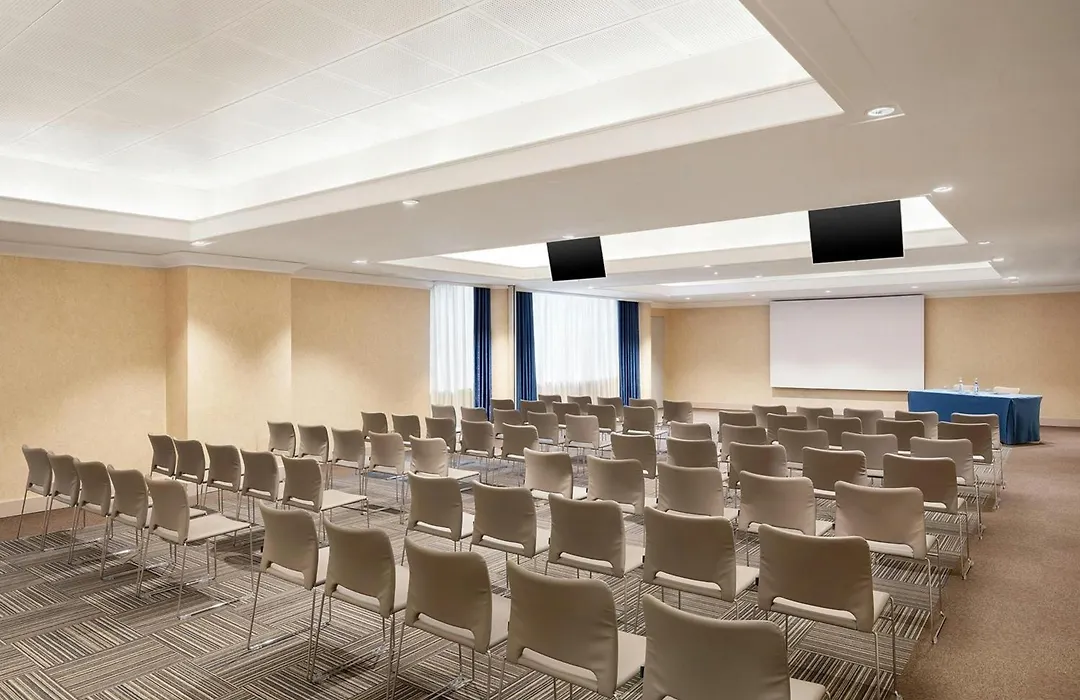Courtyard By Marriott Rome Central Park-1