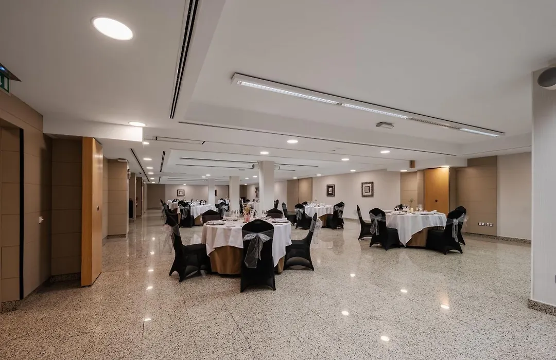 Hotel Crowne Plaza Madrid Airport-1