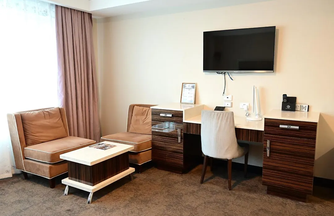Swan River Hotel-1