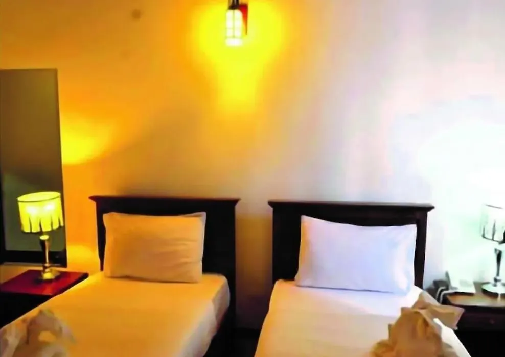 Daffodils Hotel-1
